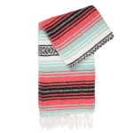 Plaid mexicain Falsa artisanal rose vif avec du vert pastel et des nuances de blanc et noir, modèle Corail Oceanique, vue de face, disponible chez Las Santas